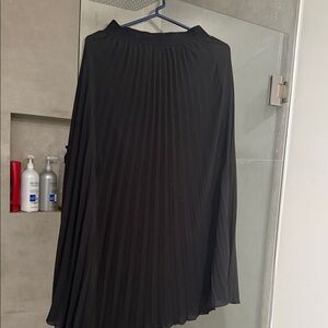 H&M Black Midi Pleated Skirt